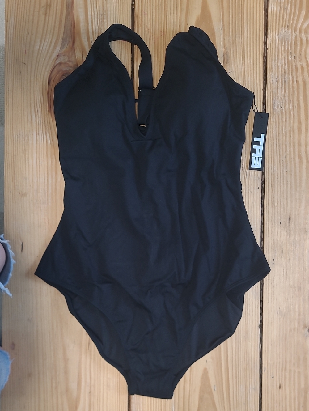 42. NWT  $175 STYLE PLUNGEY XL SHORT
